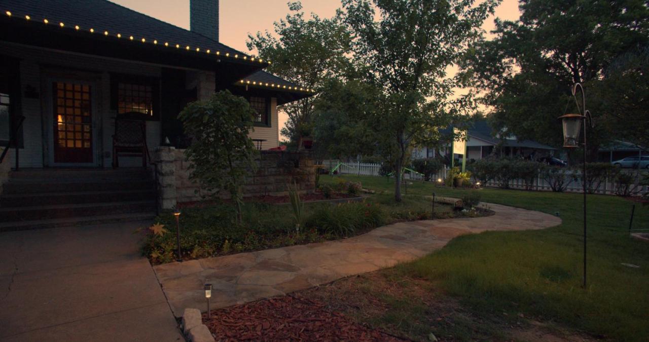 Granbury Gardens Bed And Breakfast Экстерьер фото