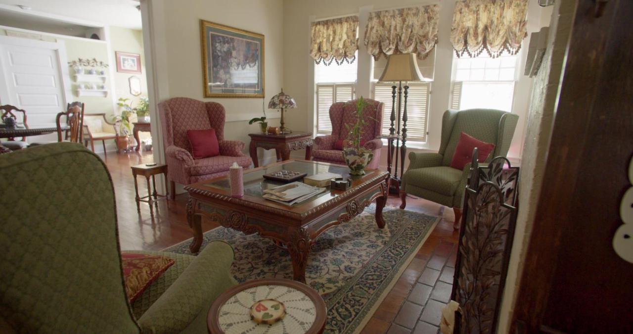 Granbury Gardens Bed And Breakfast Экстерьер фото